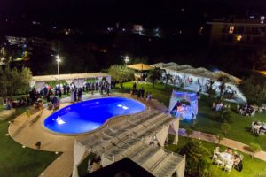 matrimonio a bordo piscina