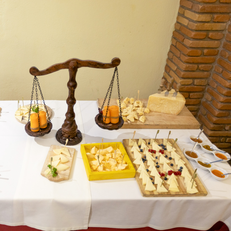 Formaggi per degustazione in cantina